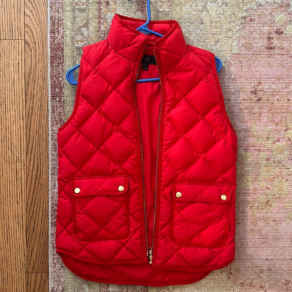 Jcrew women’s puffer vest, red, in size xs